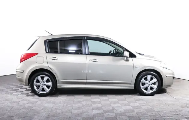Nissan Tiida, фото №4