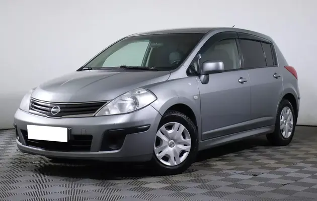 Nissan Tiida, фото №1