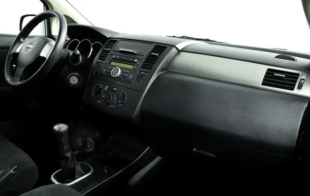Nissan Tiida, фото №9