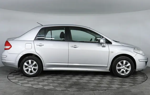 Nissan Tiida, фото №4