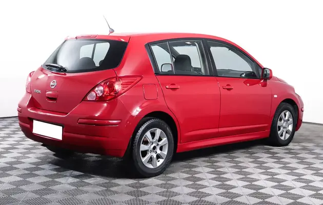 Nissan Tiida, фото №5