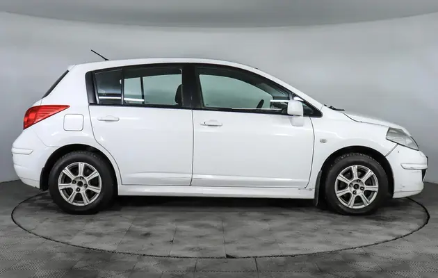 Nissan Tiida, фото №4