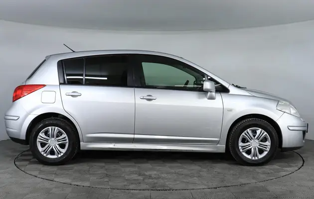 Nissan Tiida, фото №4