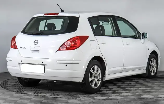 Nissan Tiida, фото №5
