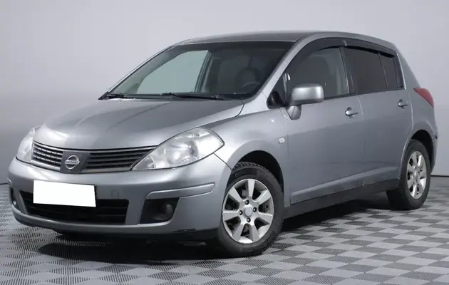 Nissan Tiida, фото №1