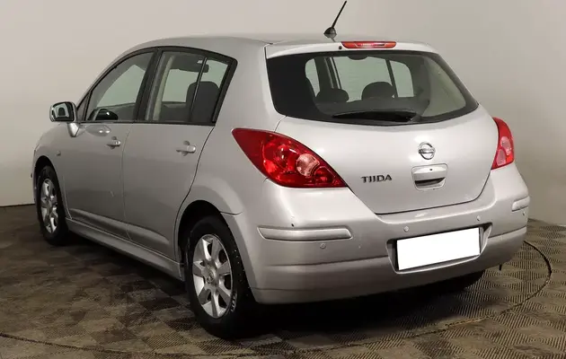 Nissan Tiida, фото №2