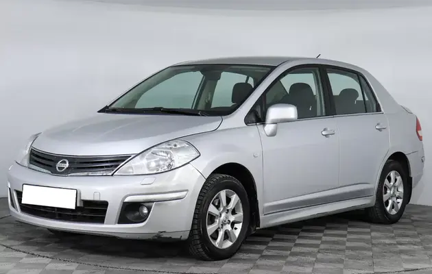 Nissan Tiida, фото №1