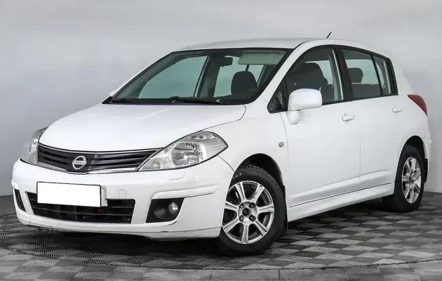 Nissan Tiida, фото №1