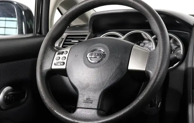 Nissan Tiida, фото №9