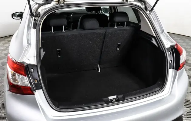 Nissan Tiida, фото №9