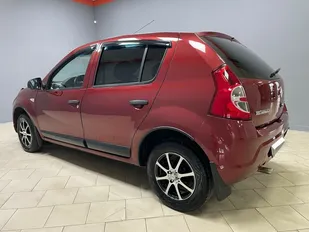 Renault SANDERO