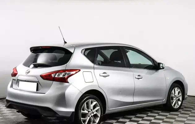Nissan Tiida, фото №5