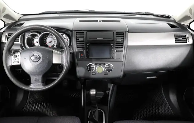 Nissan Tiida, фото №8