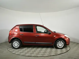 Renault SANDERO