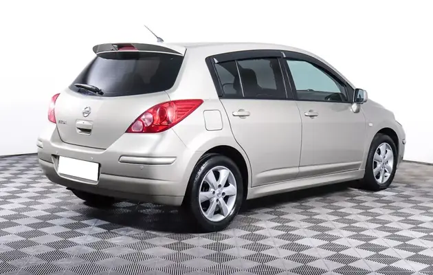 Nissan Tiida, фото №5