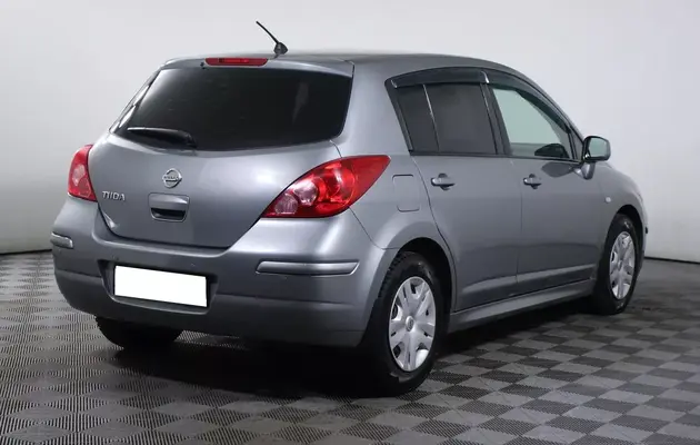 Nissan Tiida, фото №5