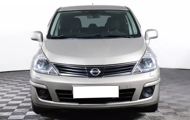 Nissan Tiida, фото №2