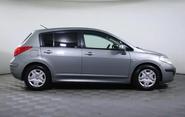 Nissan Tiida, фото №4