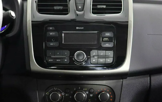 Renault Logan 1.6 Автомат, фото №5