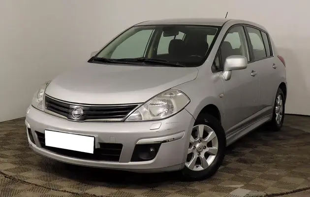 Nissan Tiida, фото №1