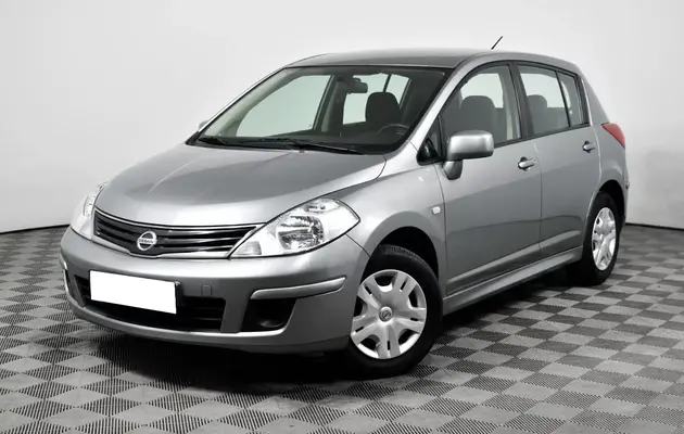 Nissan Tiida, фото №1