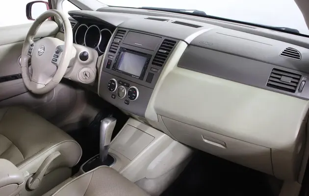 Nissan Tiida, фото №9